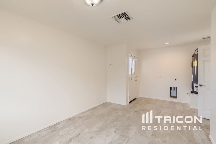 Building Photo - 9837 N 48th Ave