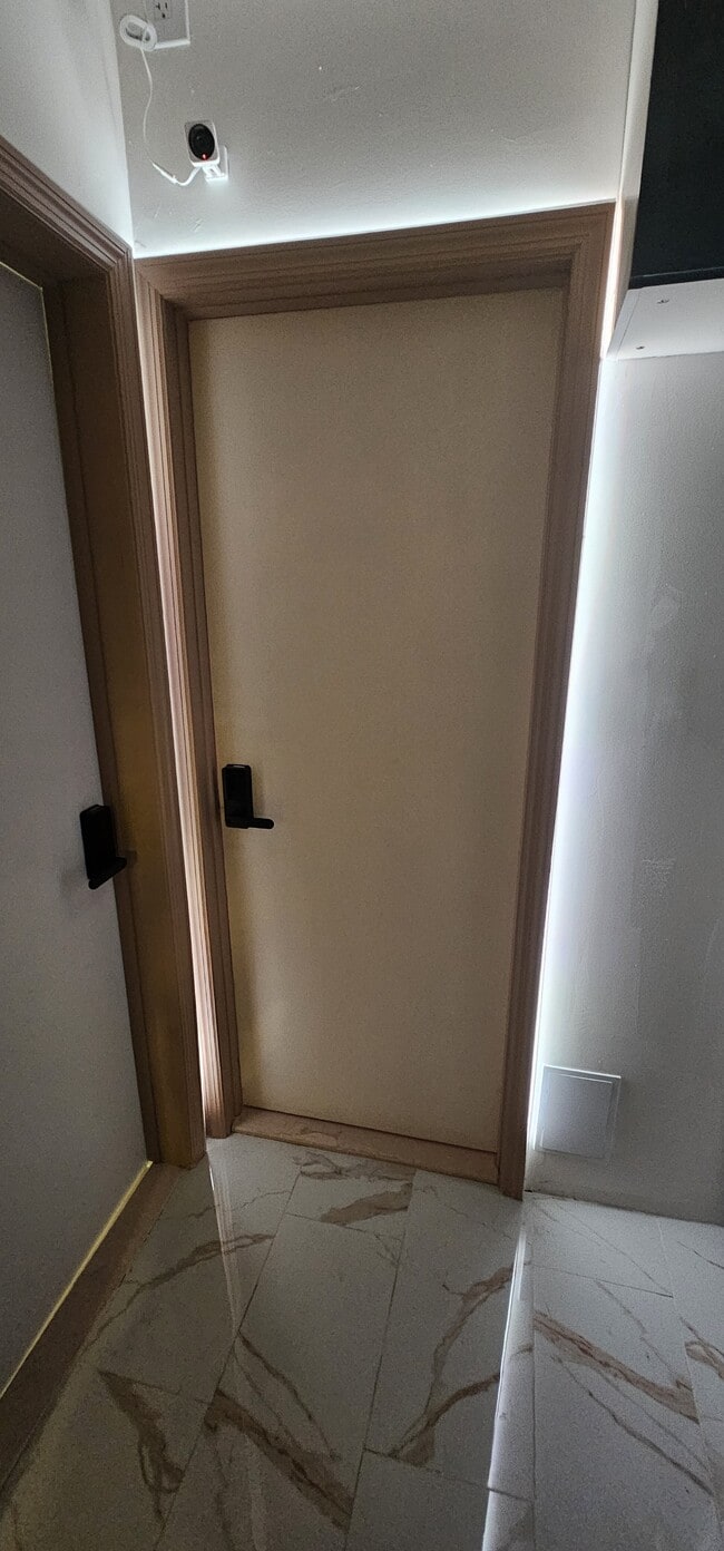 Building Photo - 70 Weirfield St