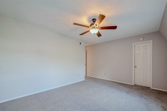 Building Photo - 432 N Post Oak Ln