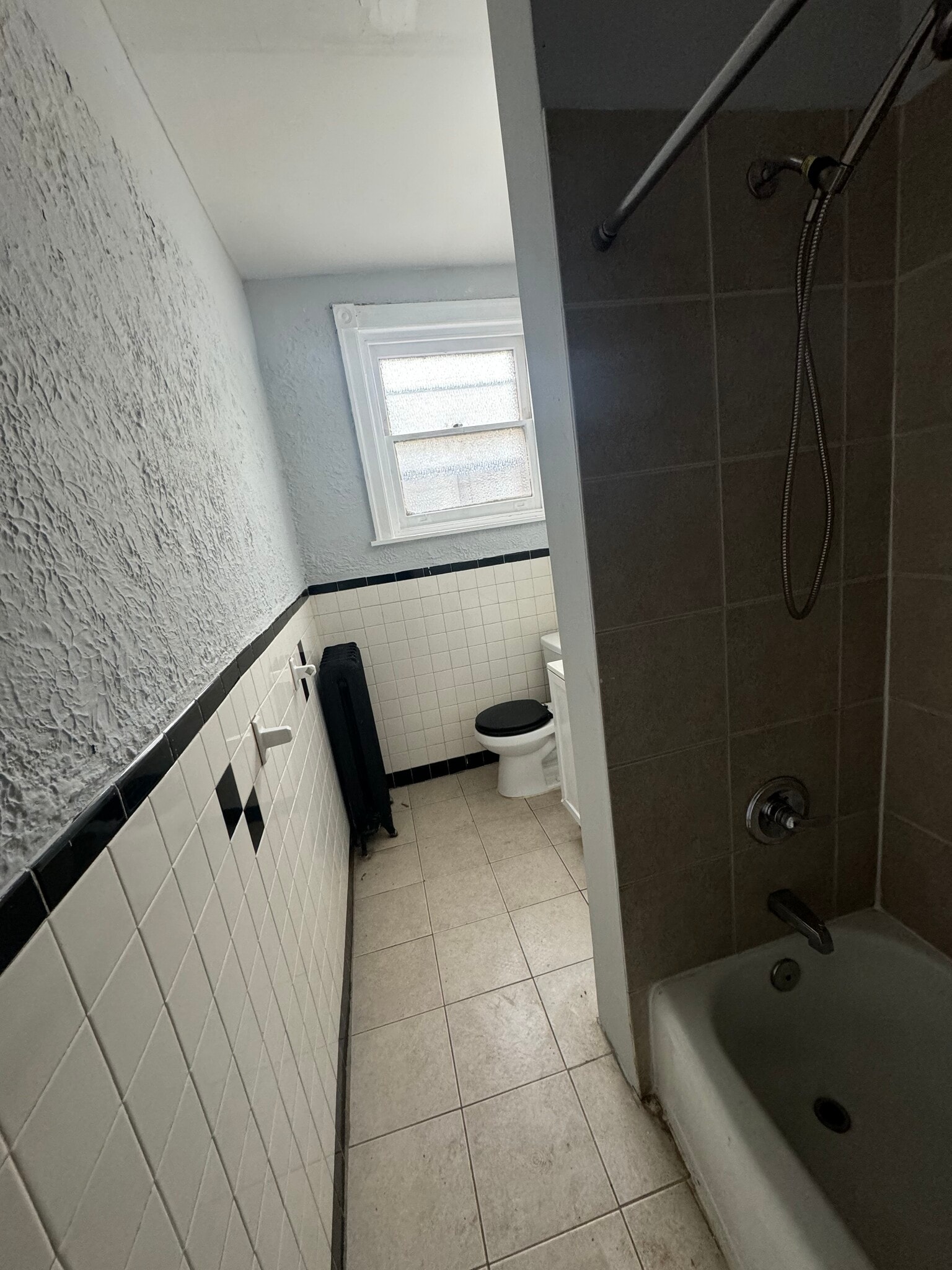 Building Photo - 4660 Castor Ave