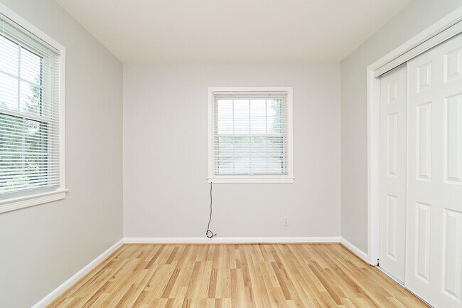 Building Photo - Convenient to Rt 29 & The Shops at Stonefield