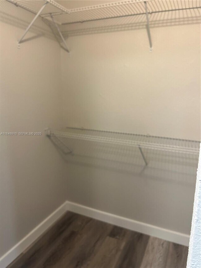 Building Photo - 9450 Poinciana Pl