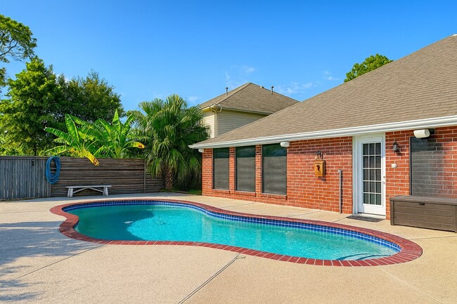 Building Photo - 10827 Oak Bayou Ln