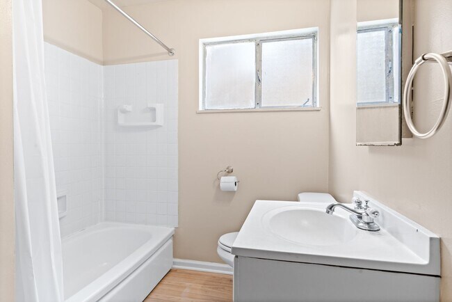 Building Photo - Cozy 1-Bed Oakland Apartment: San Leandro ...