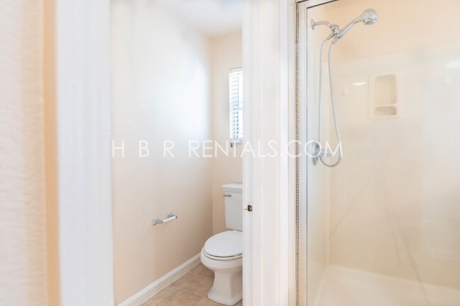 Building Photo - Charming 4 Bed, 2.5 Bath Home in Manteca, ...