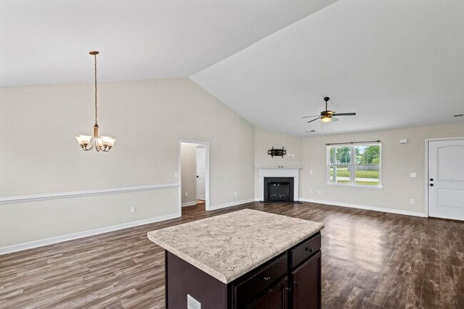 Building Photo - 211 Rowland Dr