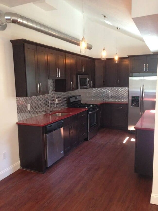 Building Photo - Platinum Quality Renovation in South Side ...