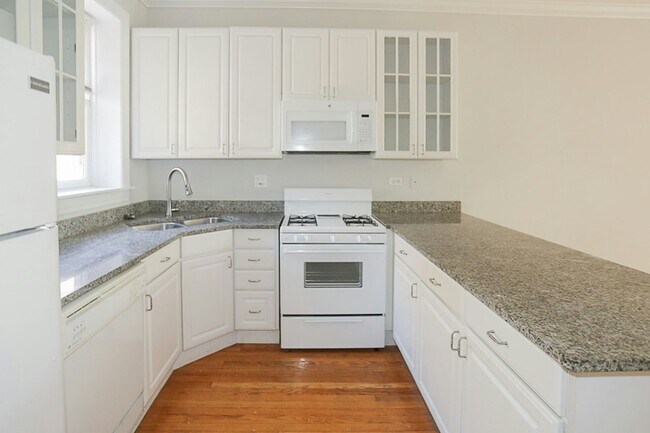 Primary Photo - 3850 N Southport Ave