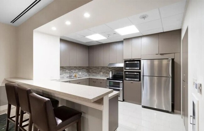 Building Photo - 2-Bedroom, 2-Bathroom Home in Prime Long B...