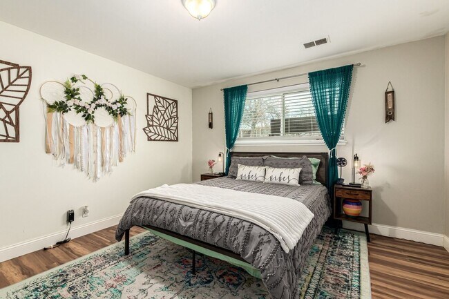 Building Photo - 11487 Larson Ln