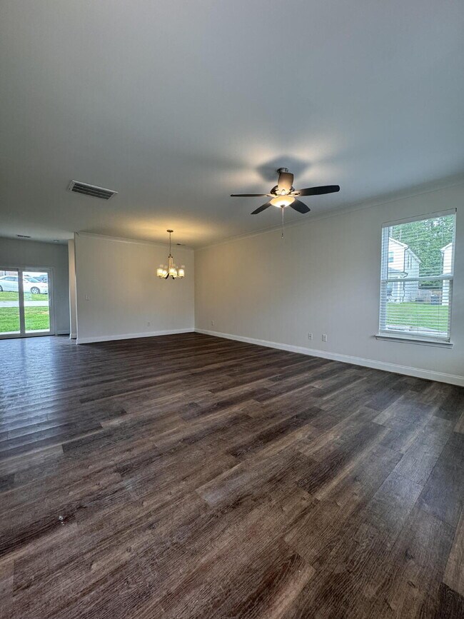 Building Photo - Modern 3-Bed, 2.5-Bath Home in Travelers R...