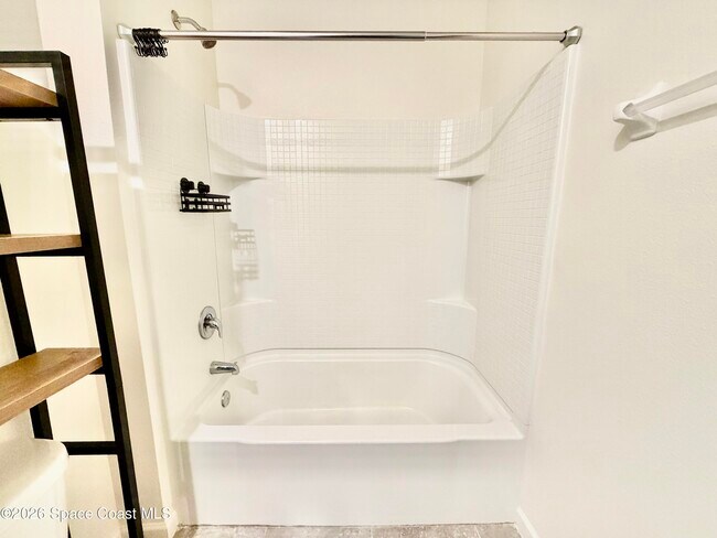 Building Photo - 388 Coyote Dr