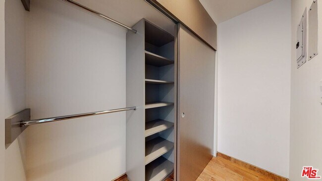 Building Photo - 10333 Santa Monica Blvd