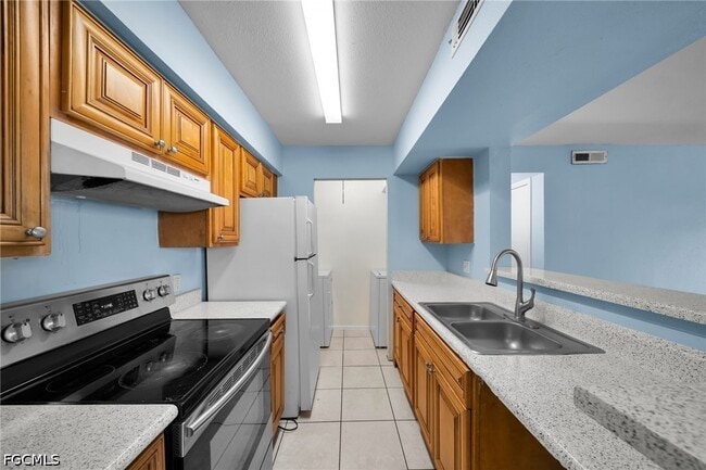 Building Photo - 2885 Winkler Ave