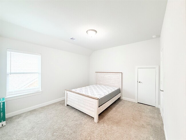 Building Photo - 6610 Lake Oasis Dr