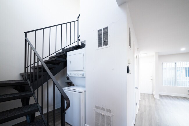 Building Photo - 2233 Ridgeley Dr