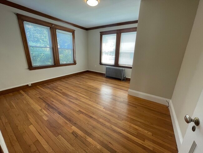 Building Photo - 547 Hyde Park Ave