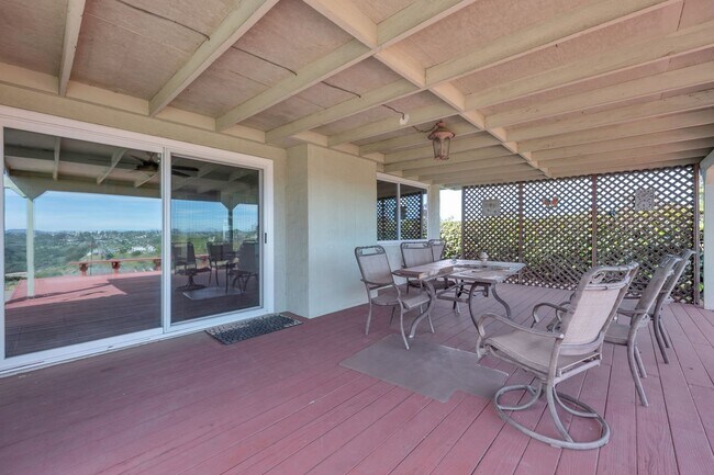 Building Photo - CHARMING 3-BED 2-BATH NEAR THE BAY WITH SPECTACULAR CANYON VIEW