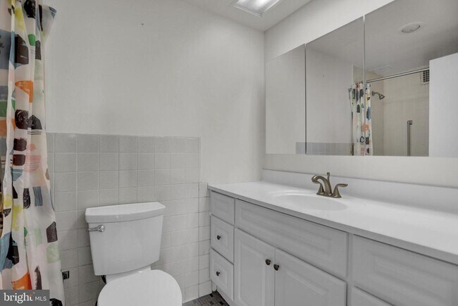 Building Photo - 4401 Roland Ave