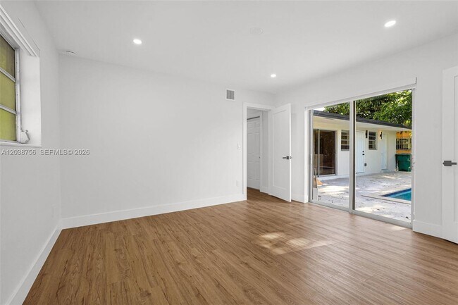 Building Photo - 8201 SW 42nd St