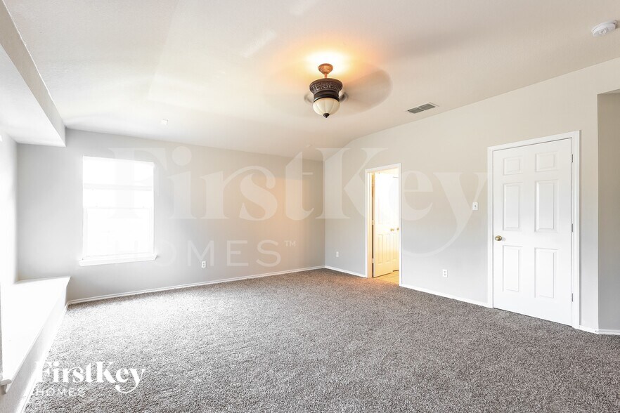 Building Photo - 1910 Mountain Star