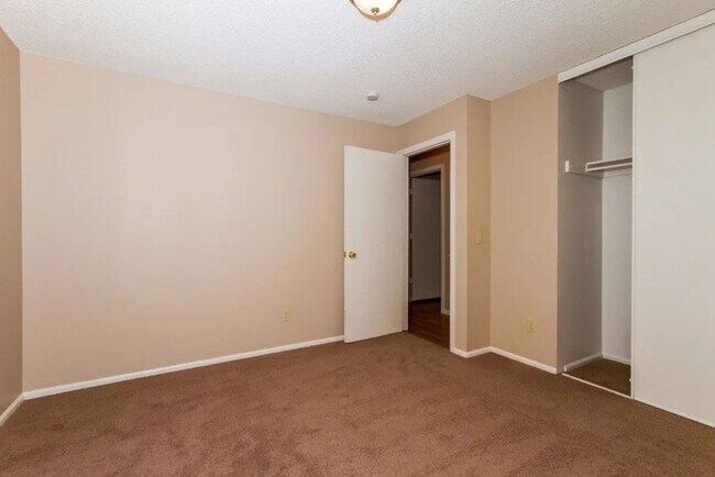 Building Photo - 9286 Clermont Dr