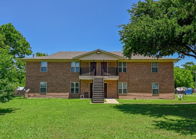 Building Photo - 200 Daniels Dr