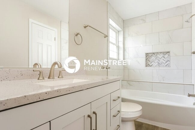 Building Photo - 3 Bedroom Pet-Friendly Home in DENVER, CO with Main Street Renewal