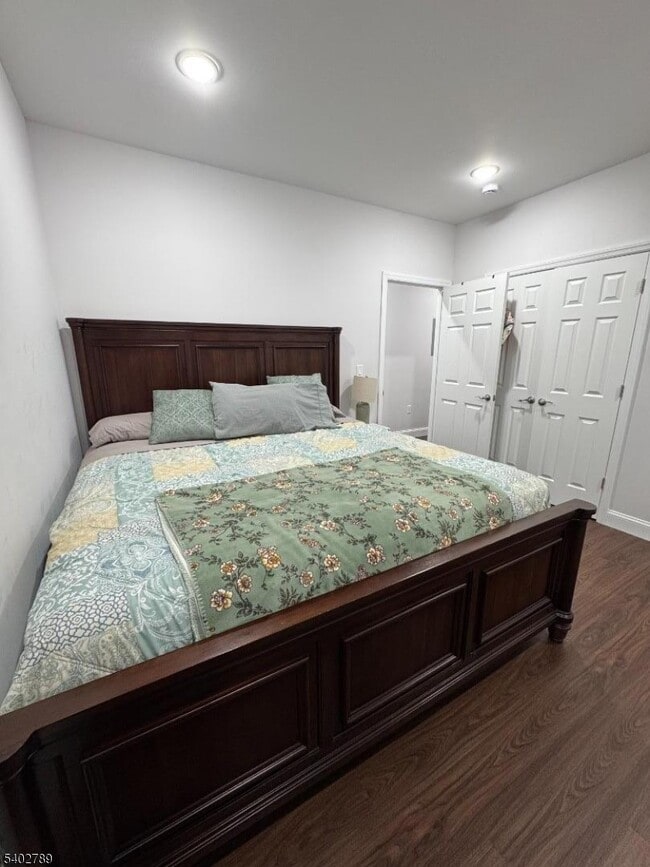 Building Photo - 528 Jefferson Ave