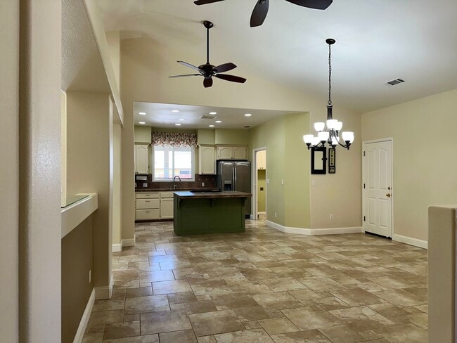 Building Photo - Beautiful well maintained home! Excellent ...