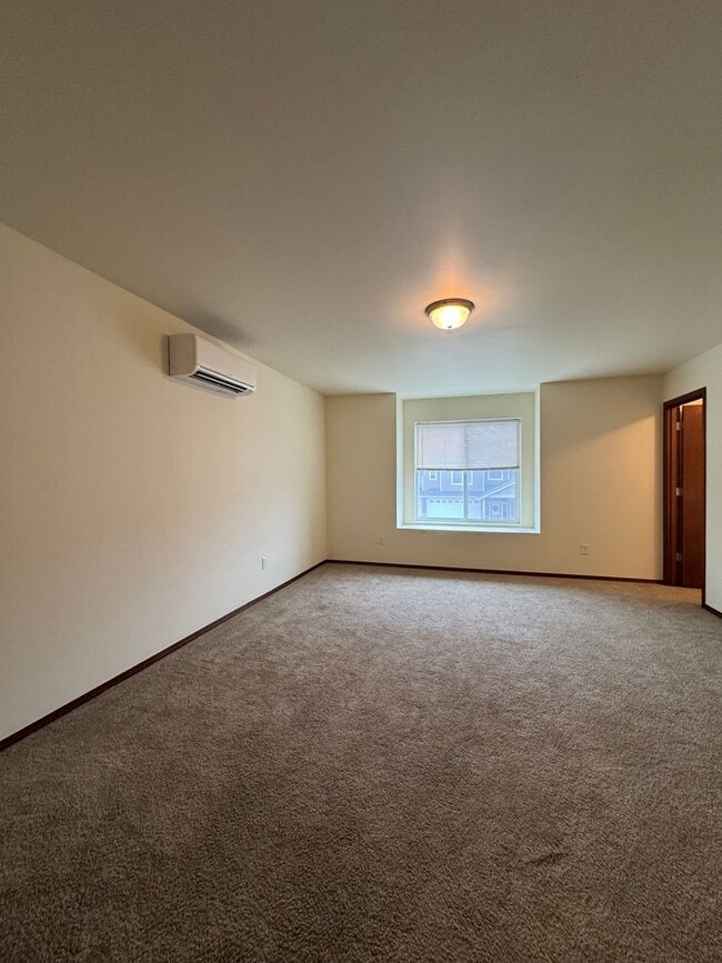 Building Photo - Spacious 5-Bedroom Home with Fenced Yard & Oversized Garage