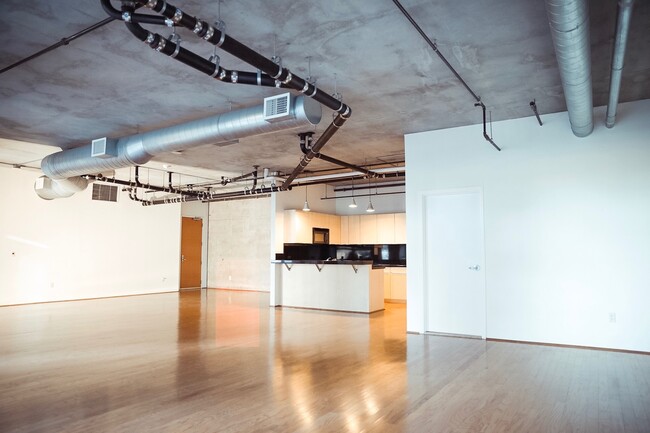 Building Photo - PARKLOFT!! Walk to Petco Park & all that E...