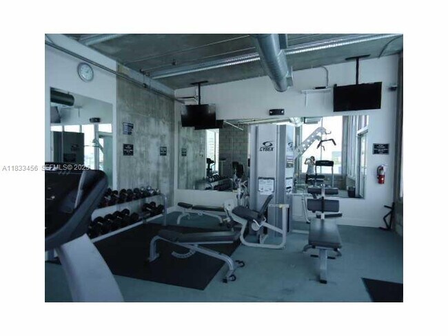 Building Photo - 425 N Andrews Ave