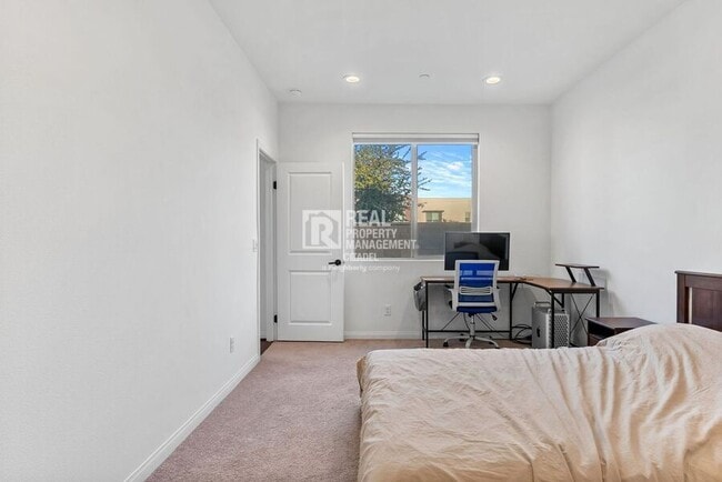 Building Photo - 3657 Bearberry Ave