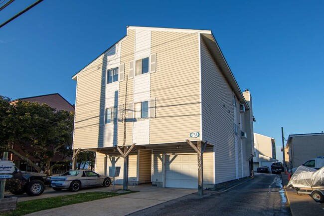 Building Photo - 736 W Ocean View Ave