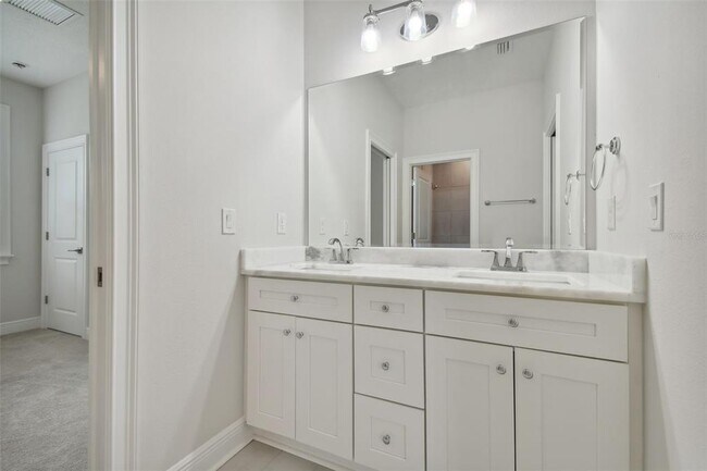 Building Photo - 5700 Interbay Blvd