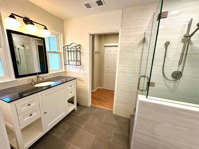 Building Photo - Virginia Hills-3 Bedroom, 2 Bath, Townhome with Garage and Pool