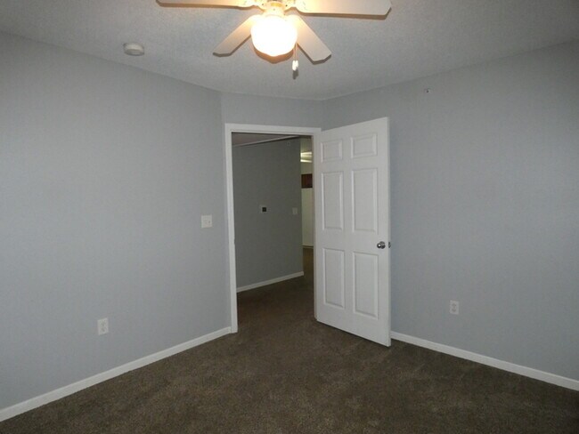 Building Photo - Beautiful Condo in Gladstone, MO
