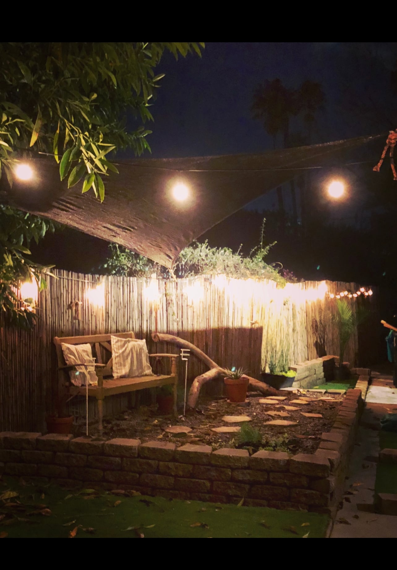 Fun outdoor private hangout areas - 2661 Newell St