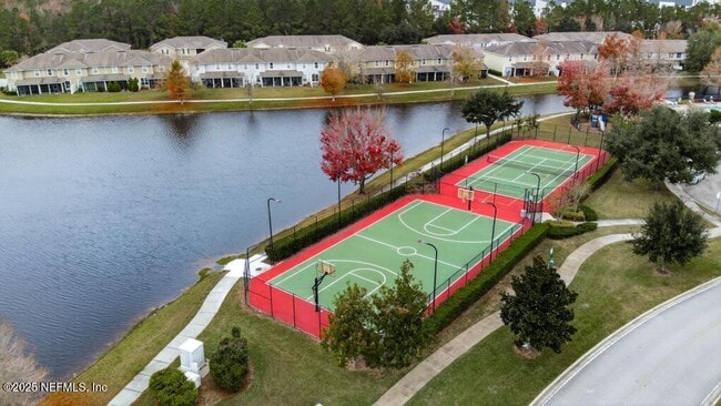 Building Photo - 411 Walnut Dr