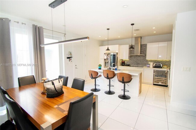 Building Photo - 6320 NW 104th Path