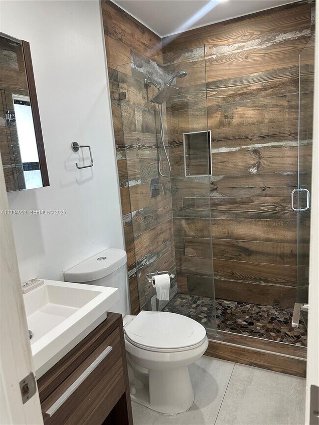 Building Photo - 2832 SW 124th Ct