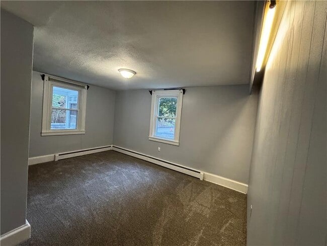 Building Photo - 576 Glenfield Rd