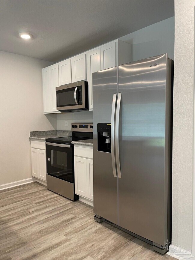 Building Photo - 8665 Pathstone Blvd