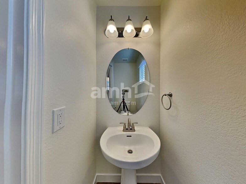 Building Photo - 1286 N 161st Ave