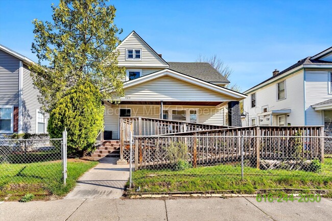 Building Photo - STUNNING REMODEL!!! Extremely Spacious 3 Bedroom (Extra Room) Home!! SECTION 8 APPROVED! (Handica...