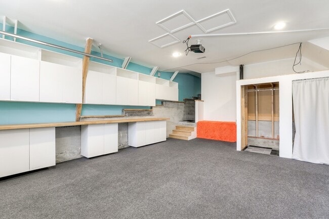 Building Photo - Charming 3 Bedroom and 2 Bath Home in Glen...