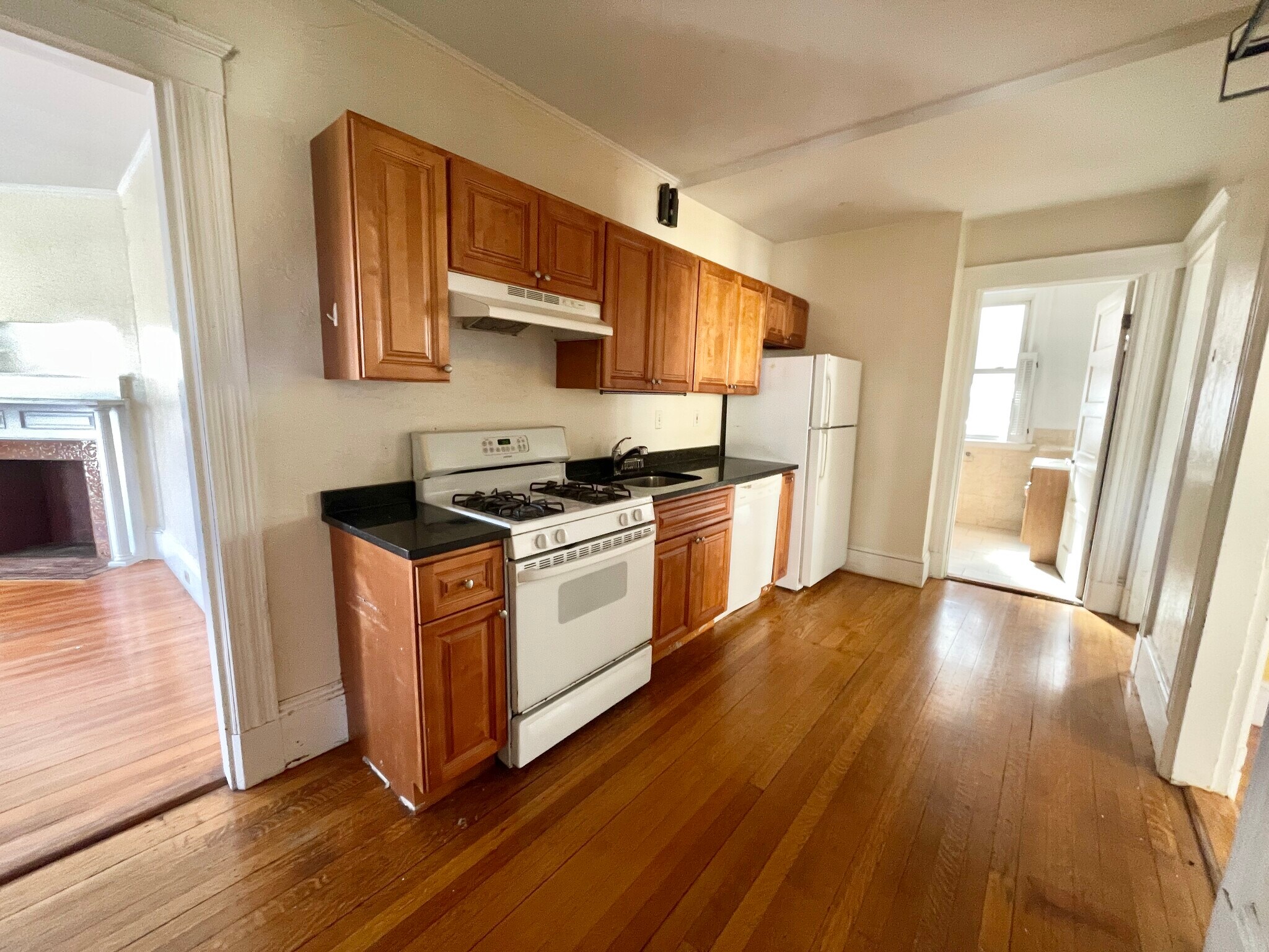 Building Photo - 148 Strathmore Rd