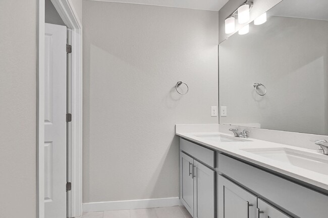 Building Photo - $3,190.95 - 5 Bed, 3 Bath Home in Thornton with Cozy Fireplace and Fenced-in Yard