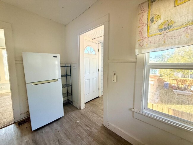 Building Photo - 1435 1/2 15th St N. - 1435 1/2 15th St N